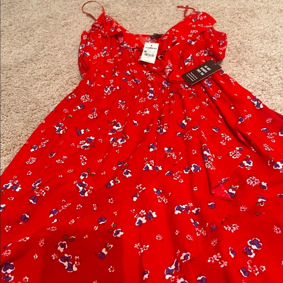 NWT- Women’s floral mini dress by Express - Picture 2 of 5